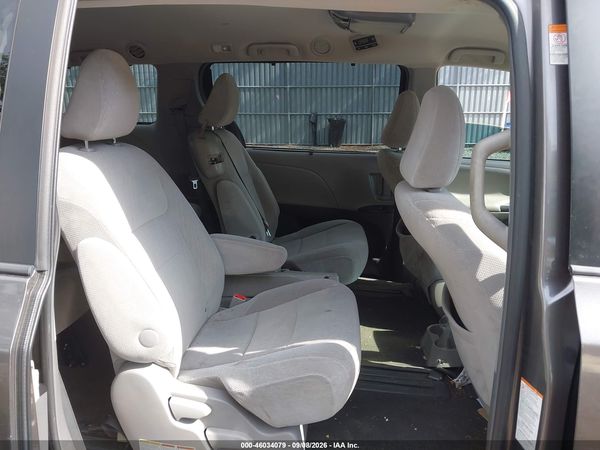2017 TOYOTA SIENNA LE 8 PASSENGER — I8