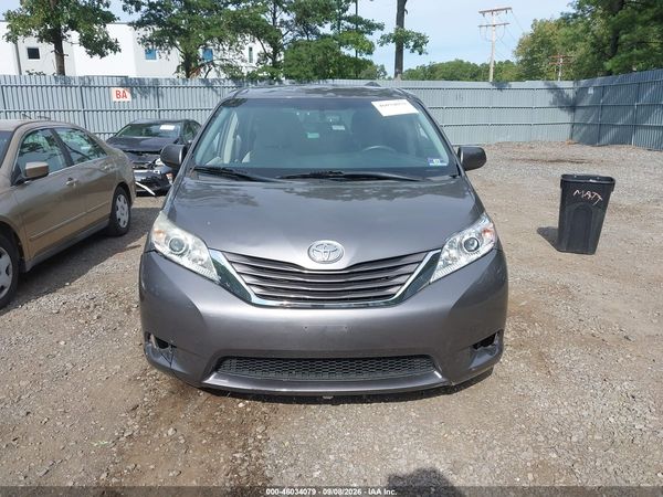 2017 TOYOTA SIENNA LE 8 PASSENGER — I115