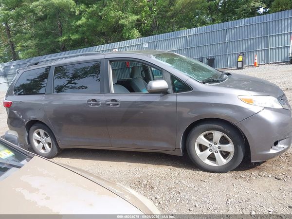 2017 TOYOTA SIENNA LE 8 PASSENGER — I116