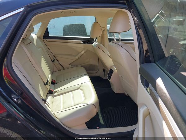 2017 VOLKSWAGEN PASSAT 1.8T SE — I8