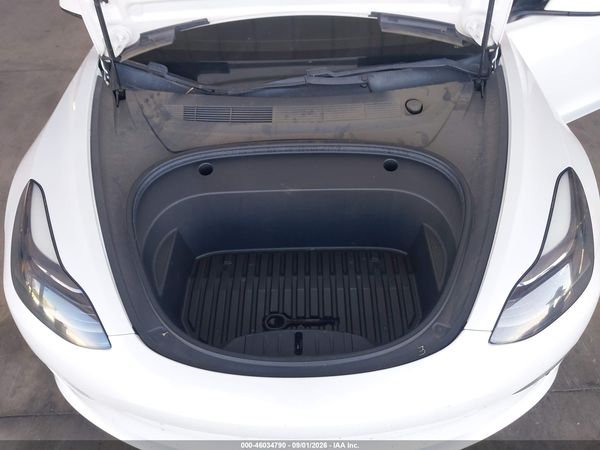 2021 TESLA MODEL 3 — I10