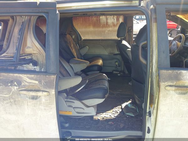 2012 TOYOTA SIENNA LE V6 8 PASSENGER