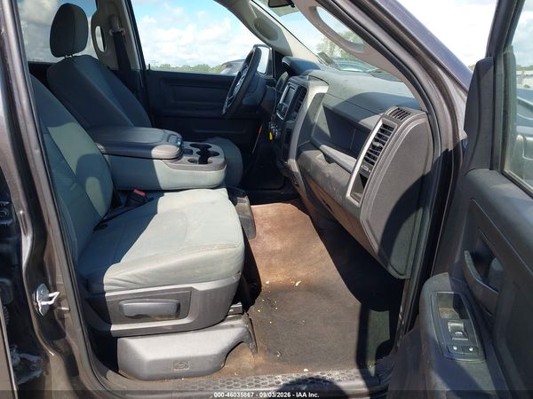 2017 RAM 1500 EXPRESS  4X2 5'7 BOX — I5
