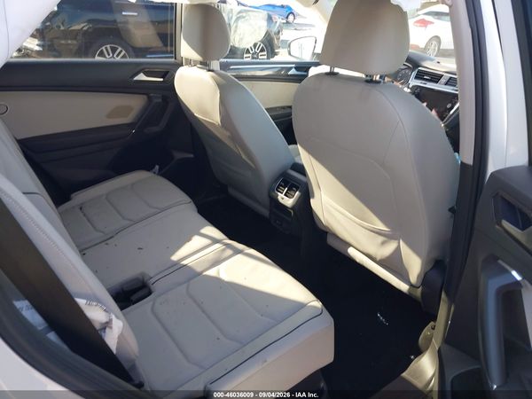 2018 VOLKSWAGEN TIGUAN SEL PREMIUM — I8