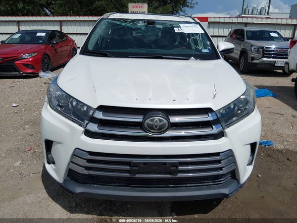 2017 TOYOTA HIGHLANDER LIMITED — I115