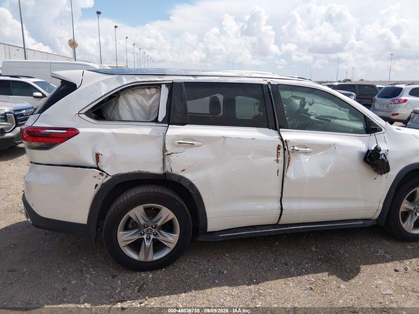 2017 TOYOTA HIGHLANDER LIMITED — I152