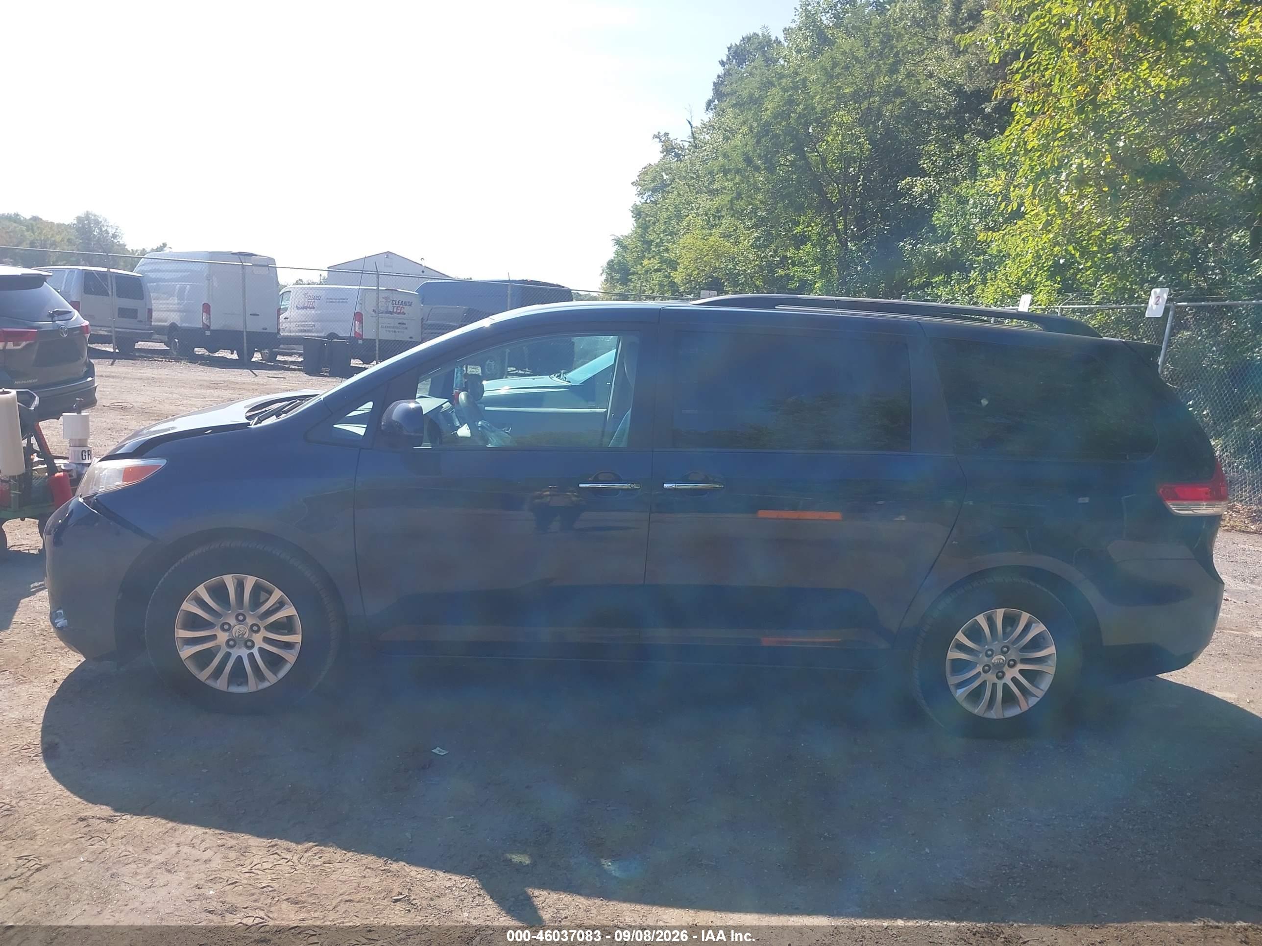 2012 TOYOTA SIENNA XLE V6 8 PASSENGER