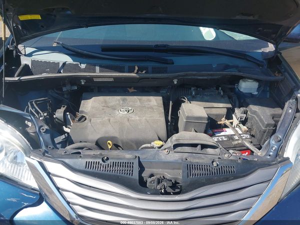 2012 TOYOTA SIENNA XLE V6 8 PASSENGER