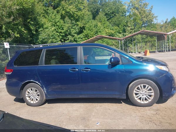 2012 TOYOTA SIENNA XLE V6 8 PASSENGER