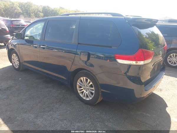 2012 TOYOTA SIENNA XLE V6 8 PASSENGER