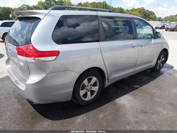 2012 TOYOTA SIENNA — I4