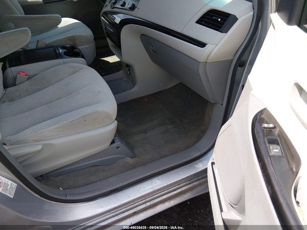 2012 TOYOTA SIENNA LE V6 8 PASSENGER — I5