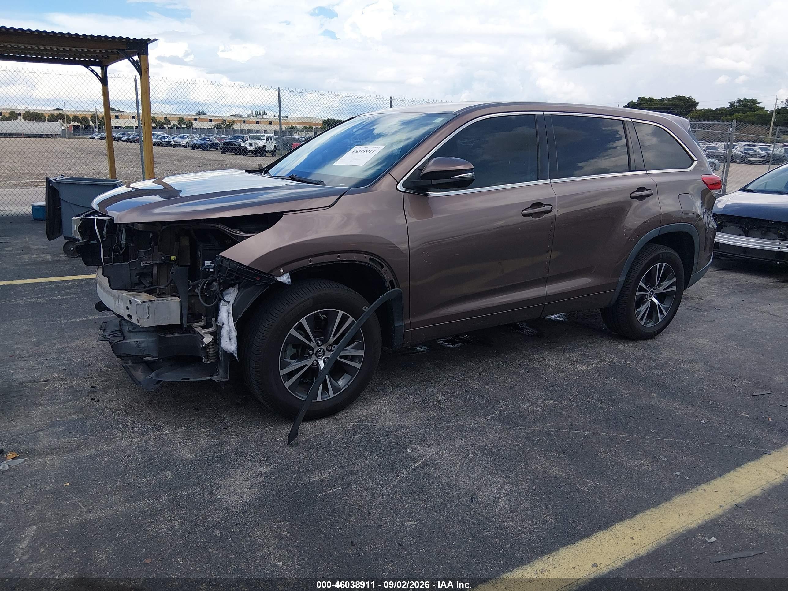 2017 TOYOTA HIGHLANDER LE — I2