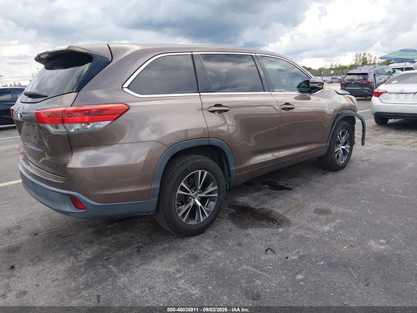 2017 TOYOTA HIGHLANDER LE — I4