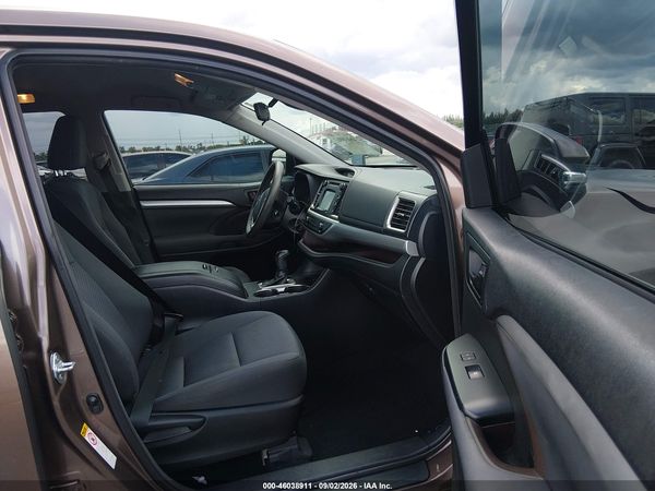2017 TOYOTA HIGHLANDER LE — I5