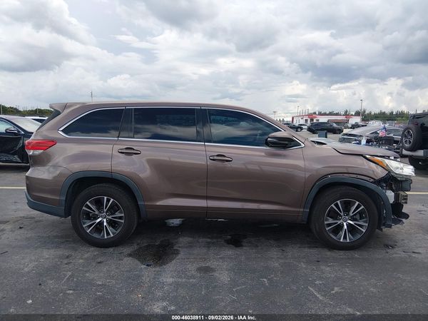 2017 TOYOTA HIGHLANDER LE — I116