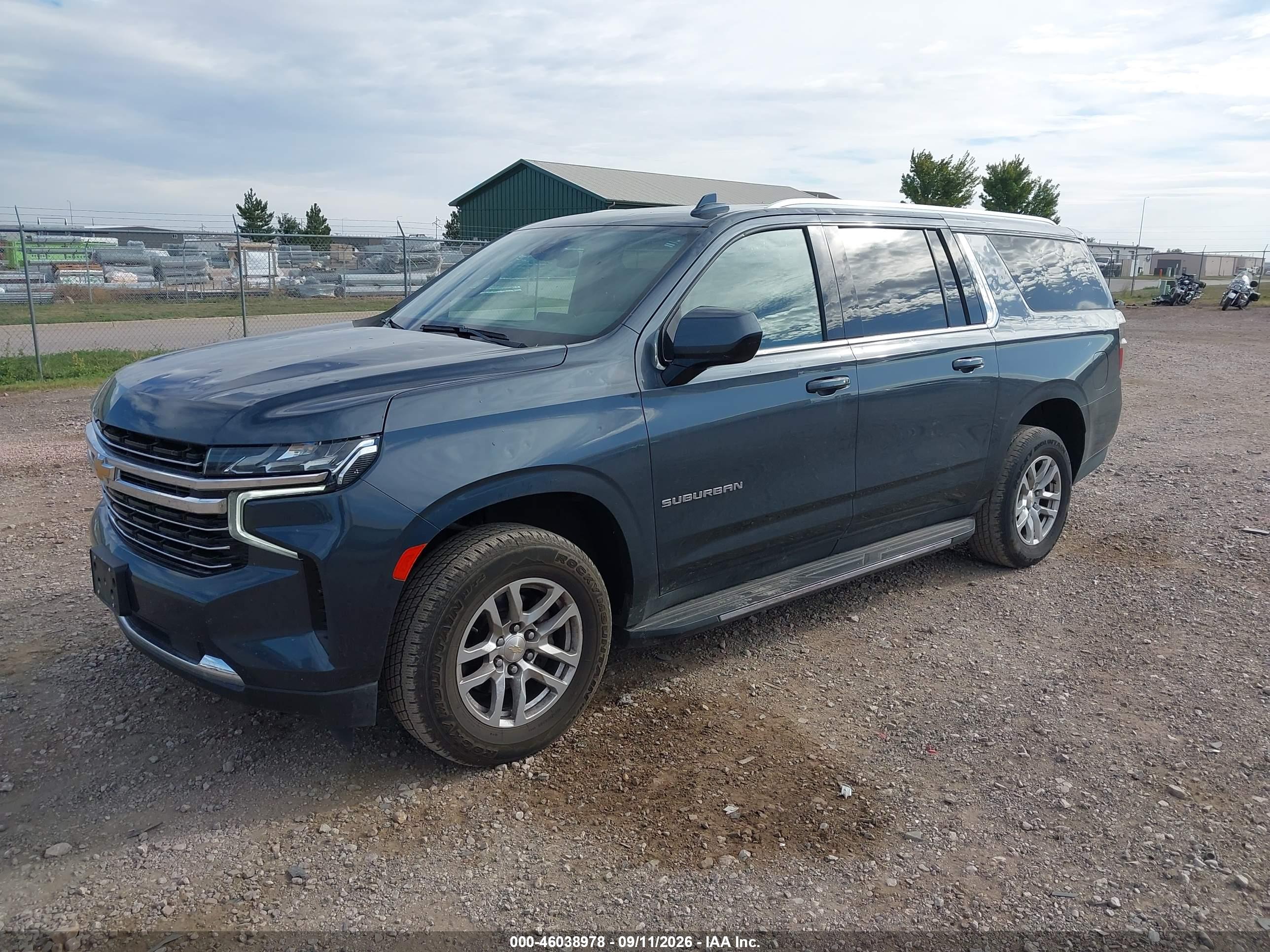 2021 CHEVROLET SUBURBAN 4WD LT — I2