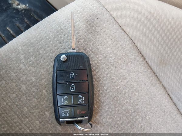 2016 KIA SEDONA LX