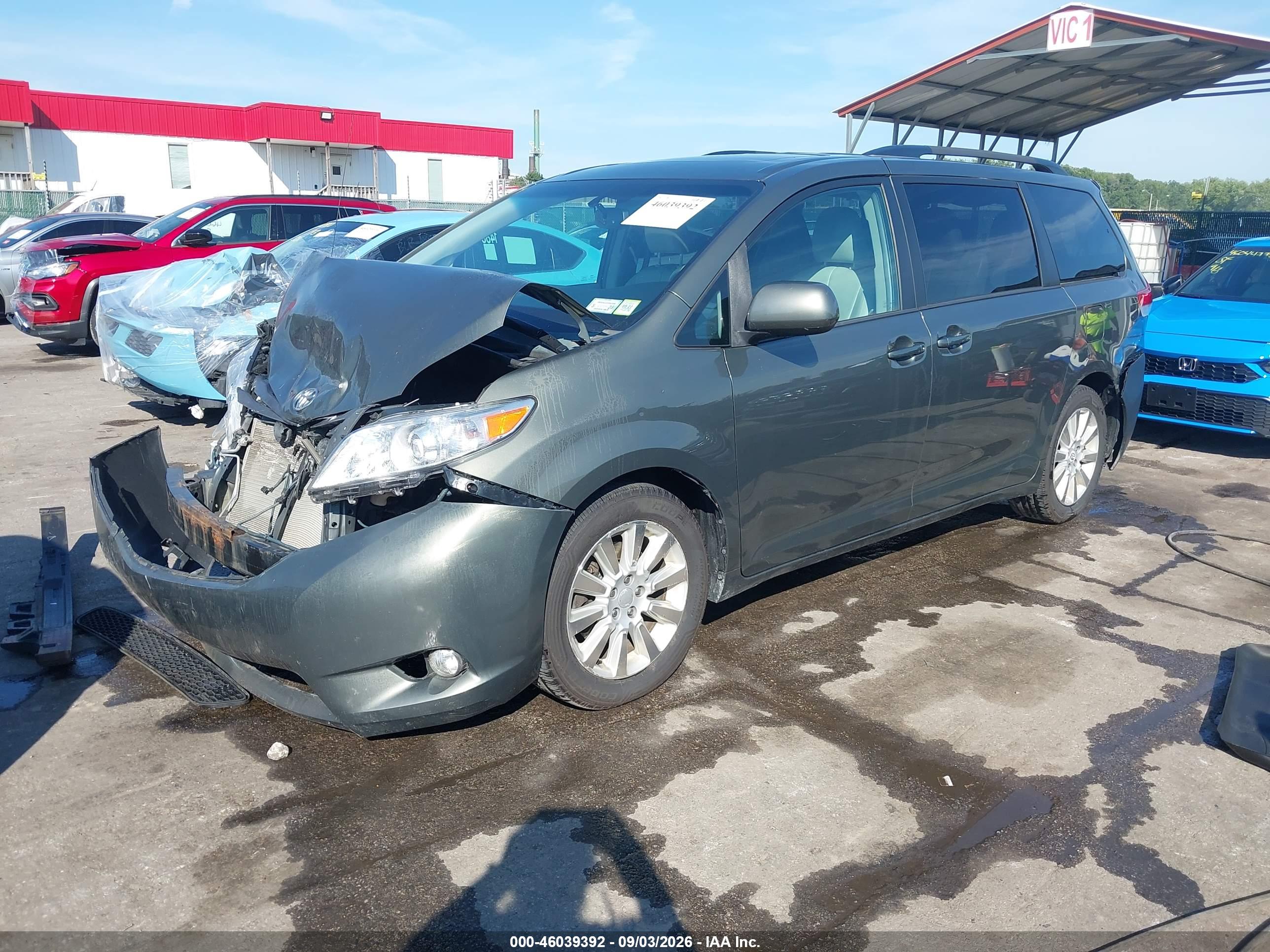2012 TOYOTA SIENNA XLE 7 PASSENGER — I2