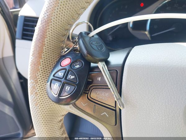 2012 TOYOTA SIENNA XLE 7 PASSENGER — I11