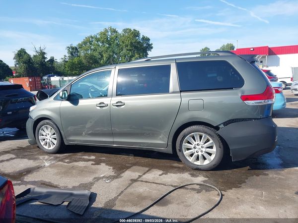 2012 TOYOTA SIENNA XLE 7 PASSENGER — I117