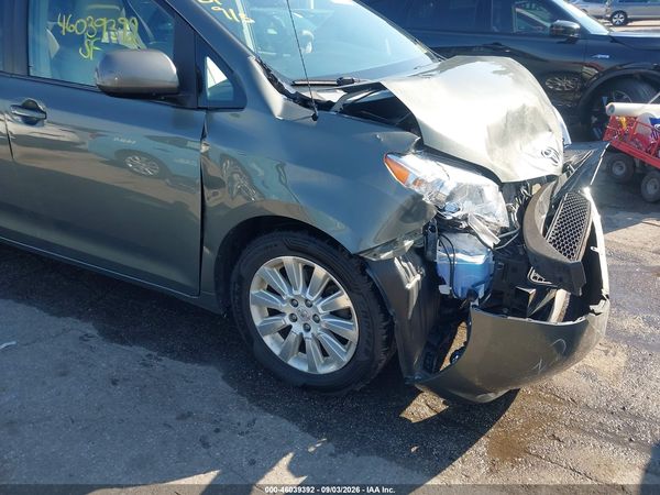 2012 TOYOTA SIENNA XLE 7 PASSENGER — I153