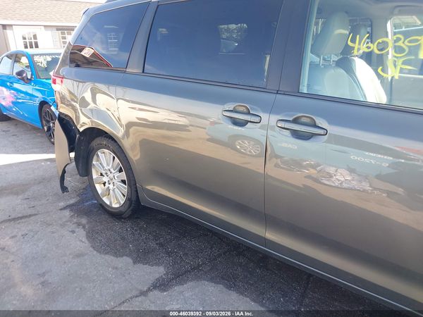 2012 TOYOTA SIENNA XLE 7 PASSENGER — I154
