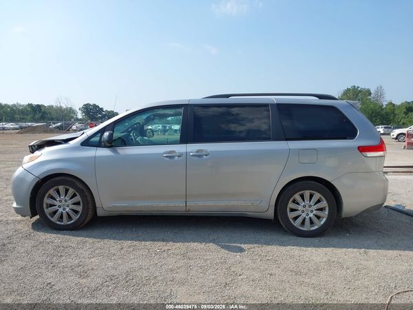 2012 TOYOTA SIENNA