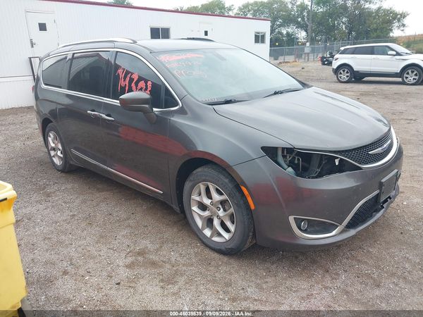 2019 CHRYSLER PACIFICA TOURING L — I1