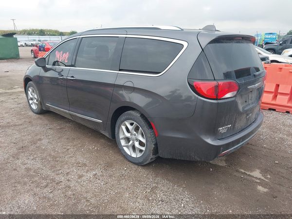 2019 CHRYSLER PACIFICA TOURING L — I3