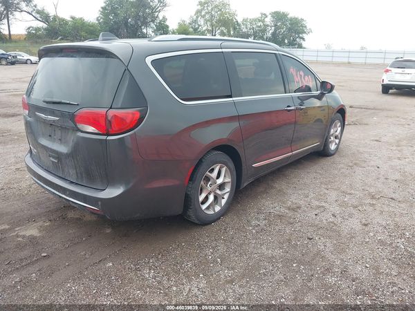 2019 CHRYSLER PACIFICA TOURING L — I4