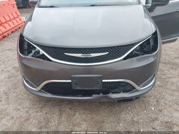 2019 CHRYSLER PACIFICA TOURING L — I6