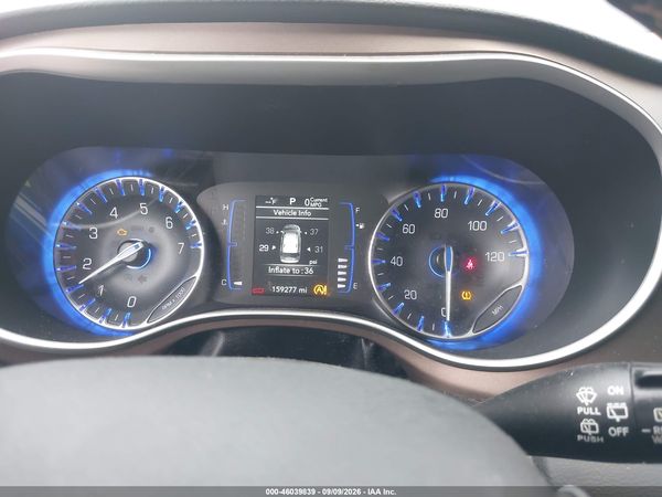 2019 CHRYSLER PACIFICA TOURING L — I7