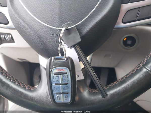 2019 CHRYSLER PACIFICA TOURING L — I11