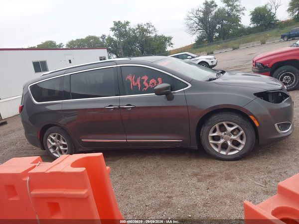 2019 CHRYSLER PACIFICA TOURING L — I116