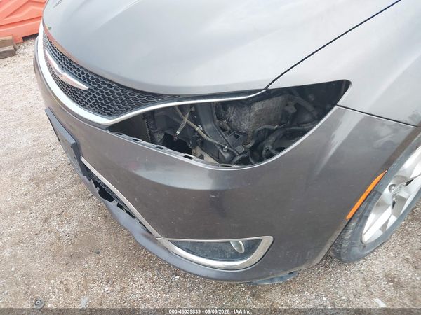 2019 CHRYSLER PACIFICA TOURING L — I152