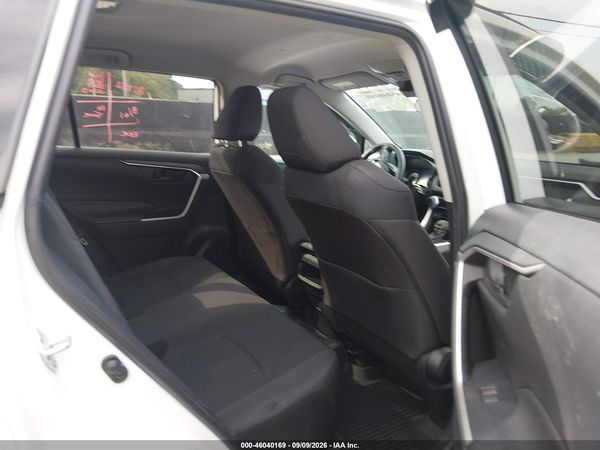 2019 TOYOTA RAV4 LE — I8