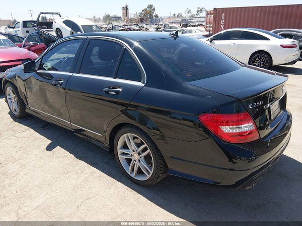 2013 MERCEDES-BENZ C 250 SPORT — I3