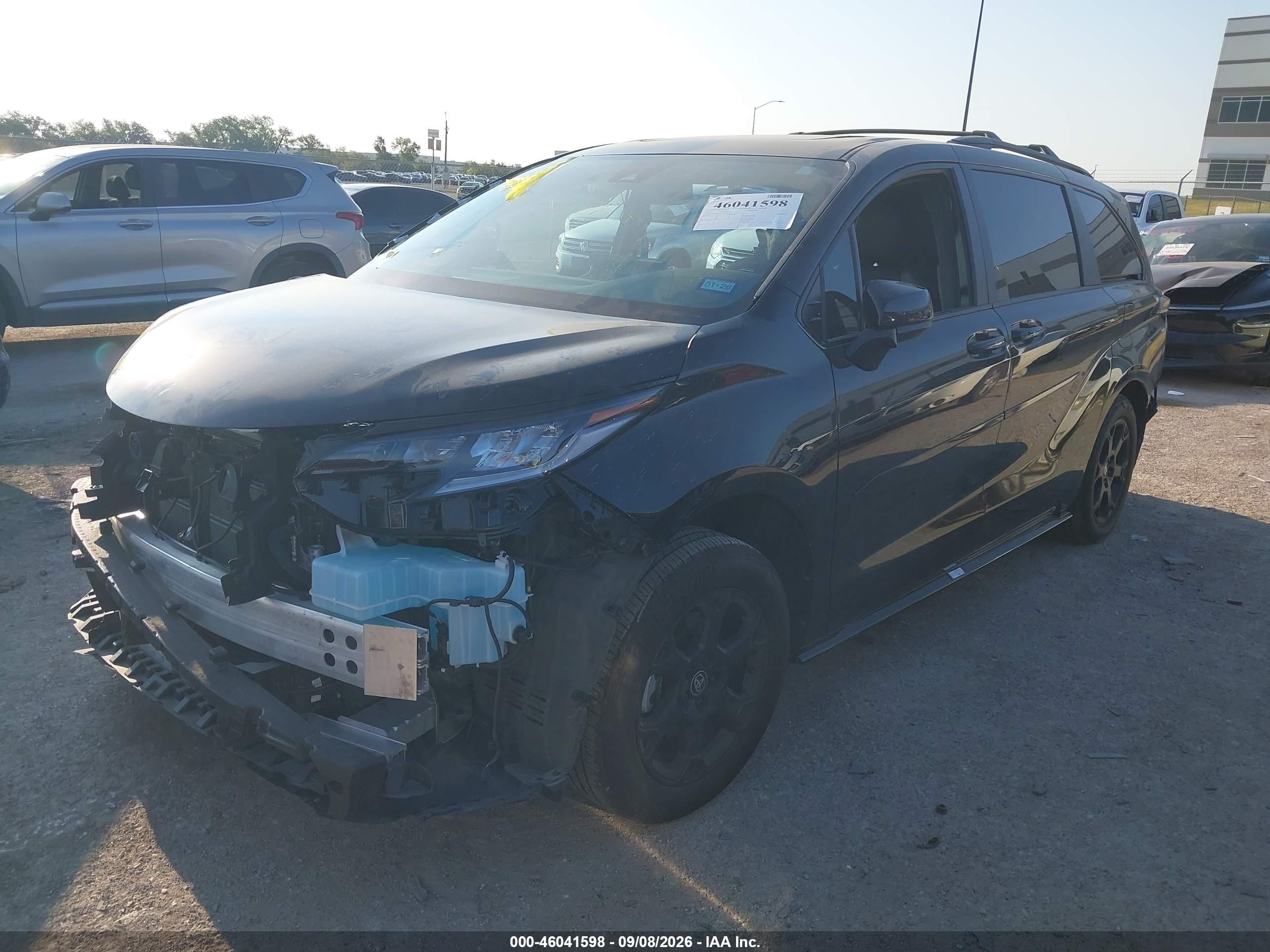 2026 TOYOTA SIENNA WOODLAND EDITION — I2