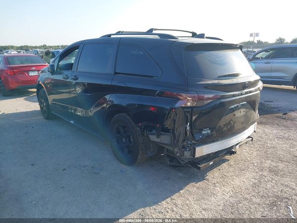 2026 TOYOTA SIENNA WOODLAND EDITION — I3