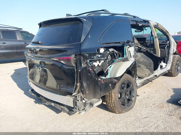 2026 TOYOTA SIENNA WOODLAND EDITION — I153