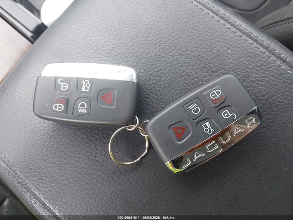 2015 JAGUAR XF 2.0T PREMIUM — I11