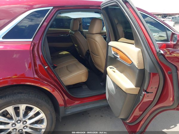 2017 CADILLAC XT5 PLATINUM — I8