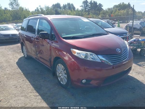 2015 TOYOTA SIENNA XLE 7 PASSENGER — I1