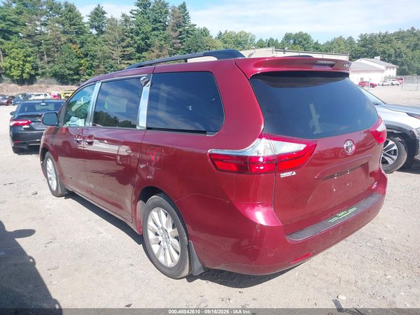 2015 TOYOTA SIENNA XLE 7 PASSENGER — I117