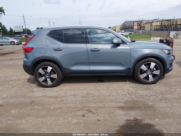 2020 VOLVO XC40 T5 MOMENTUM
