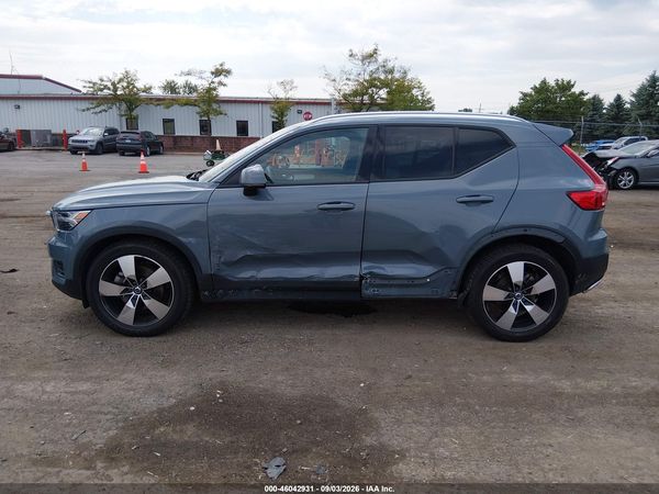 2020 VOLVO XC40 T5 MOMENTUM