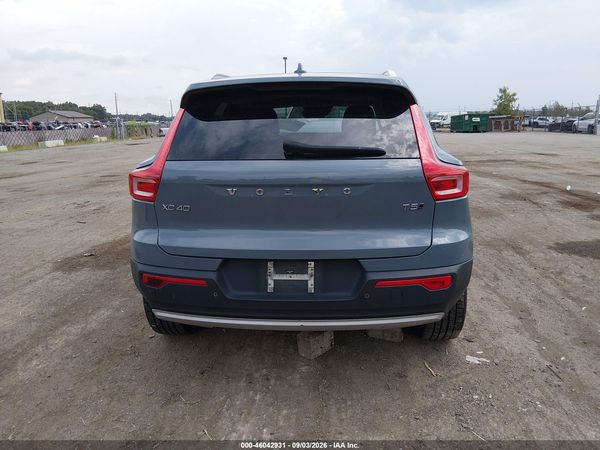 2020 VOLVO XC40 T5 MOMENTUM