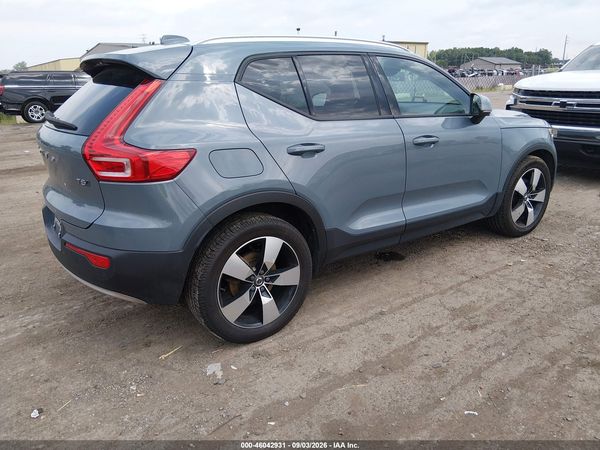 2020 VOLVO XC40 T5 MOMENTUM