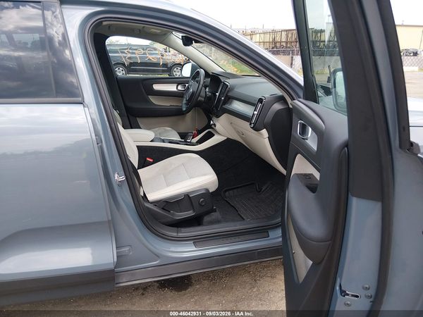 2020 VOLVO XC40 T5 MOMENTUM